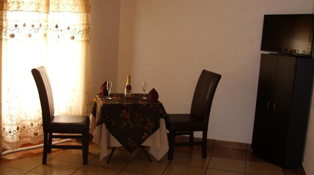 Casa Celia Hotel Restaurante 버날 외부 사진