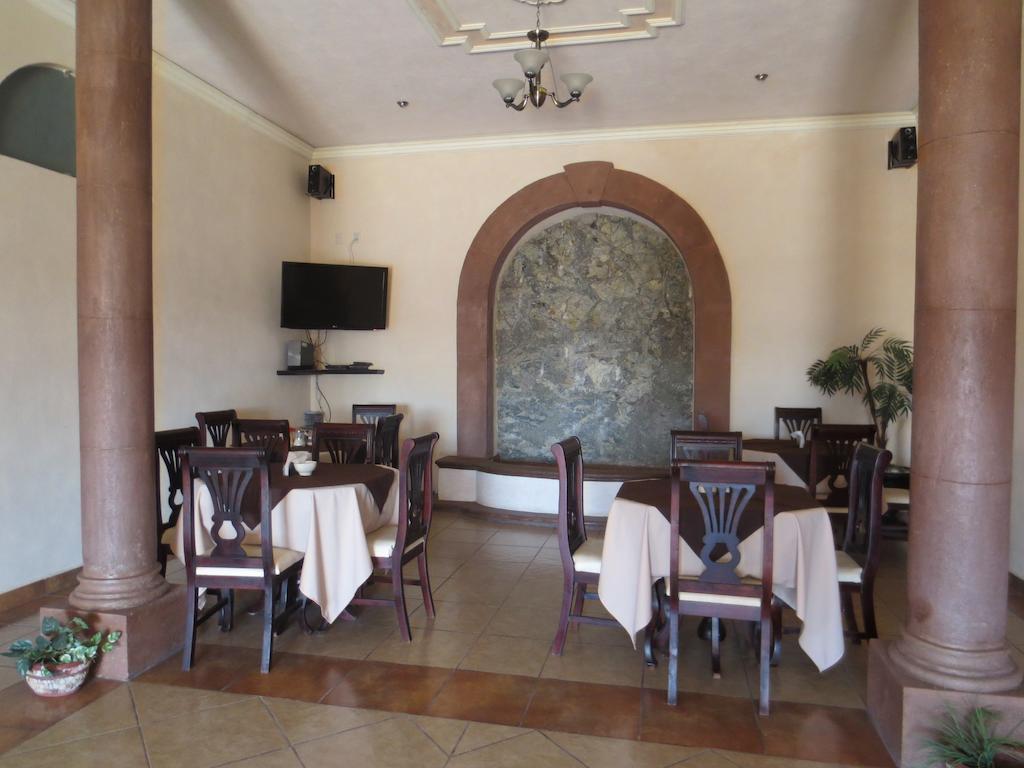 Casa Celia Hotel Restaurante 버날 외부 사진