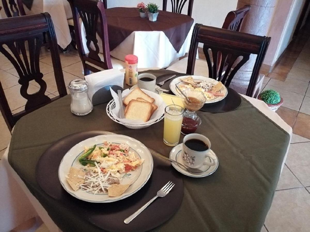 Casa Celia Hotel Restaurante 버날 외부 사진